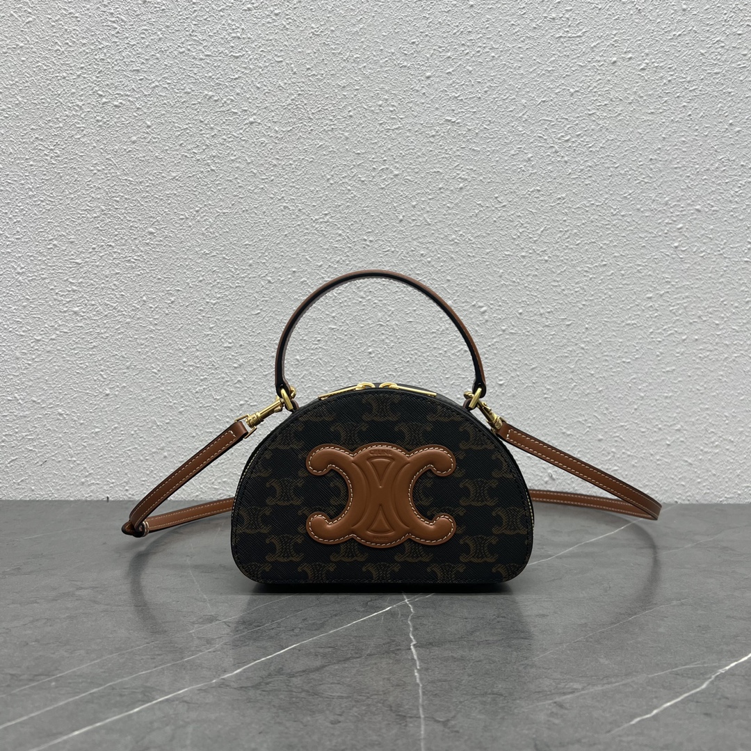 셀린느 트리오페 하프 문 케이스 트라이엄프 탠 10K642ECM.04LU