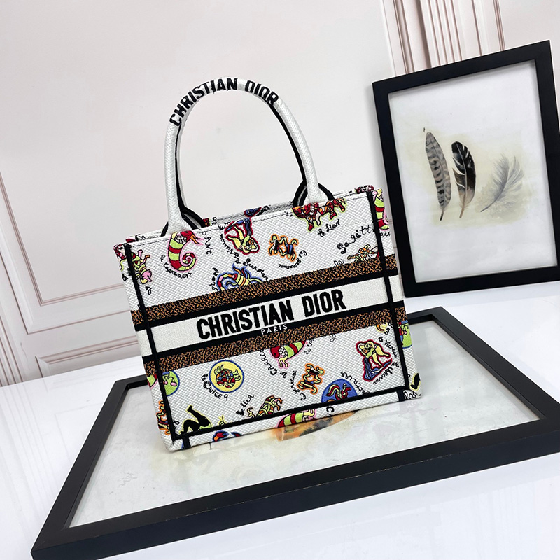 디올 북토트 토트백 스몰 화이트 드래곤 M1296ZEID