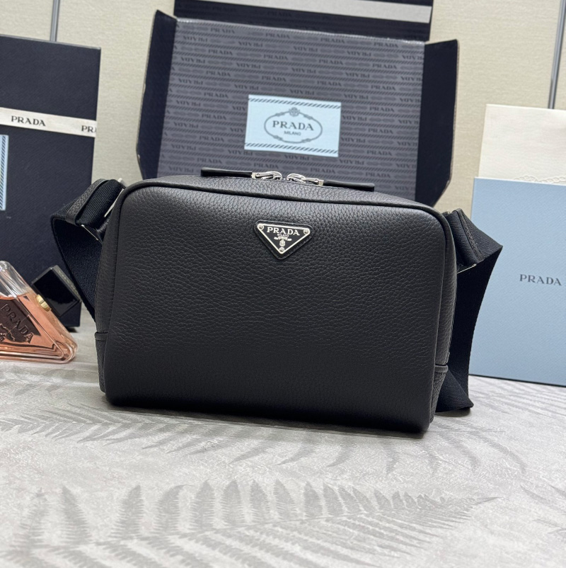 프라다 키링 가죽 숄더백 2VH181